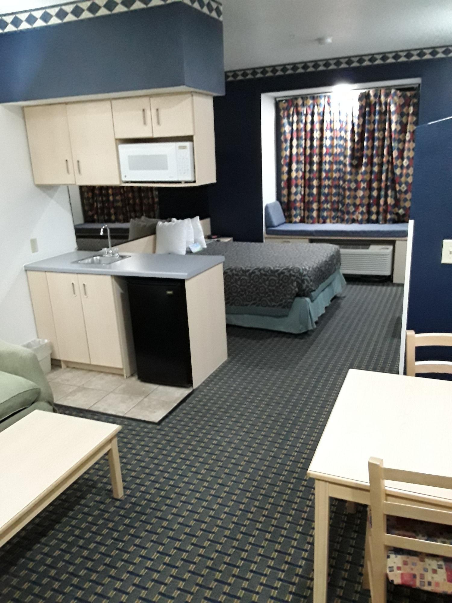 Days Inn & Suites By Wyndham Hutchinson Esterno foto