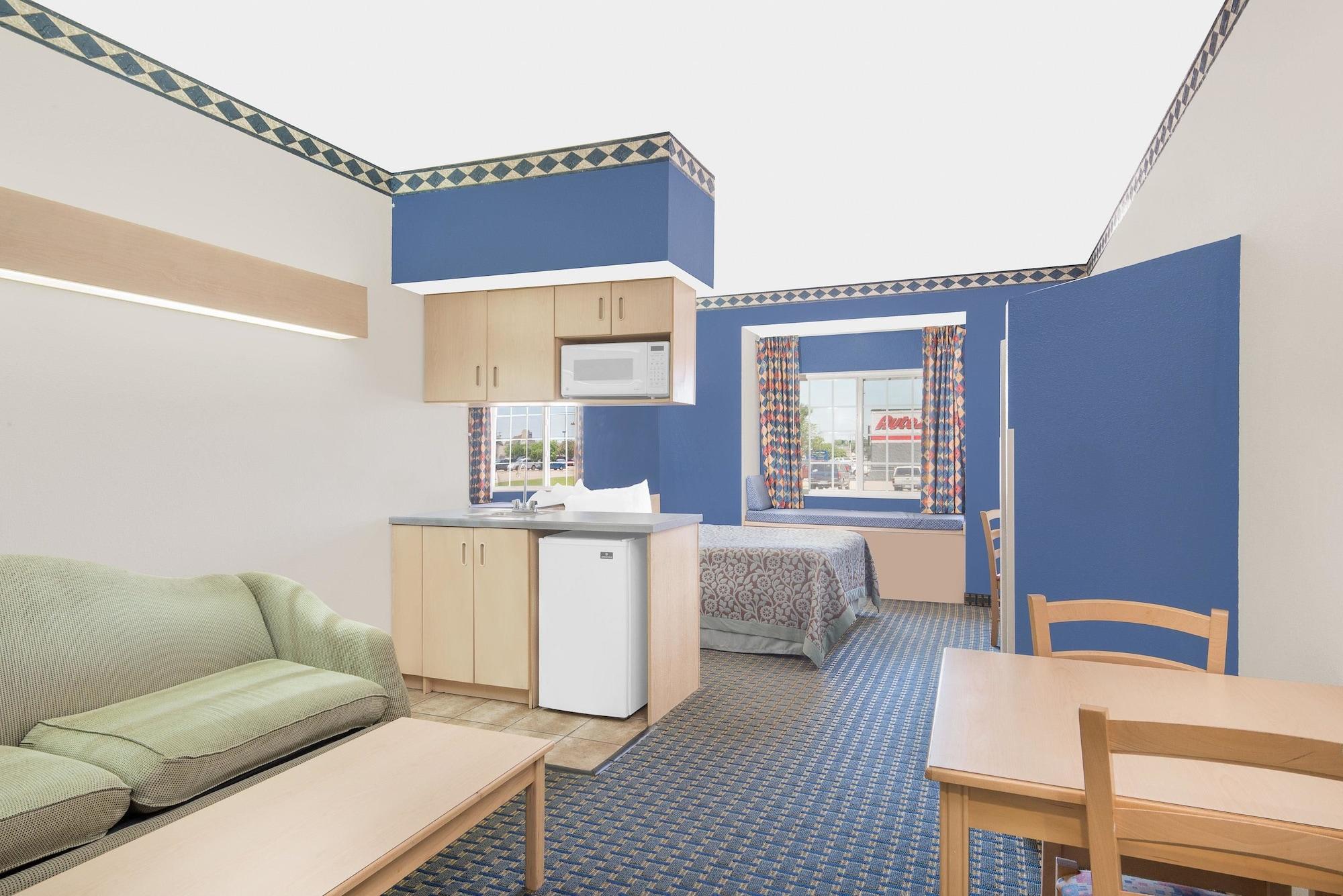 Days Inn & Suites By Wyndham Hutchinson Esterno foto