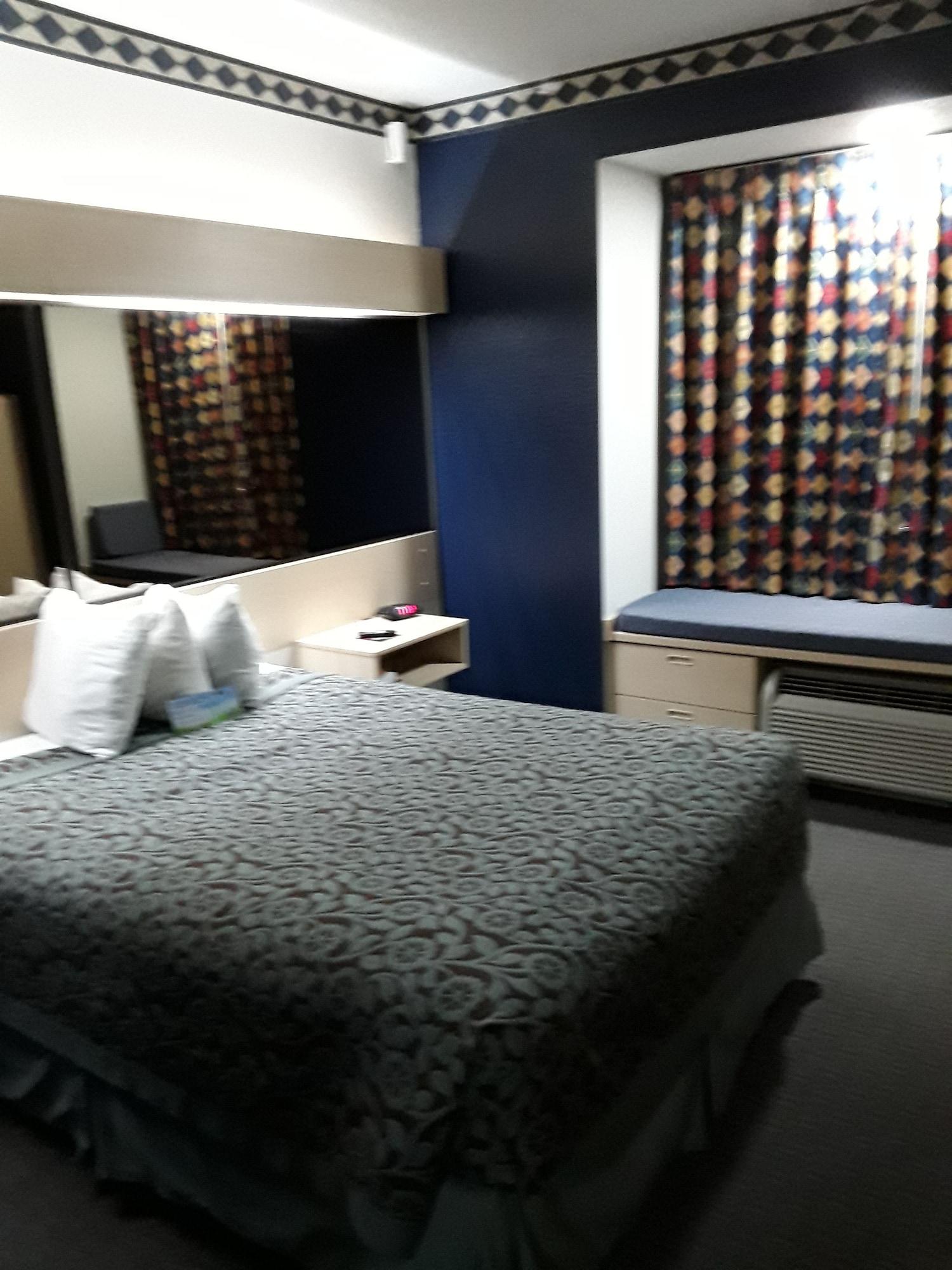 Days Inn & Suites By Wyndham Hutchinson Esterno foto