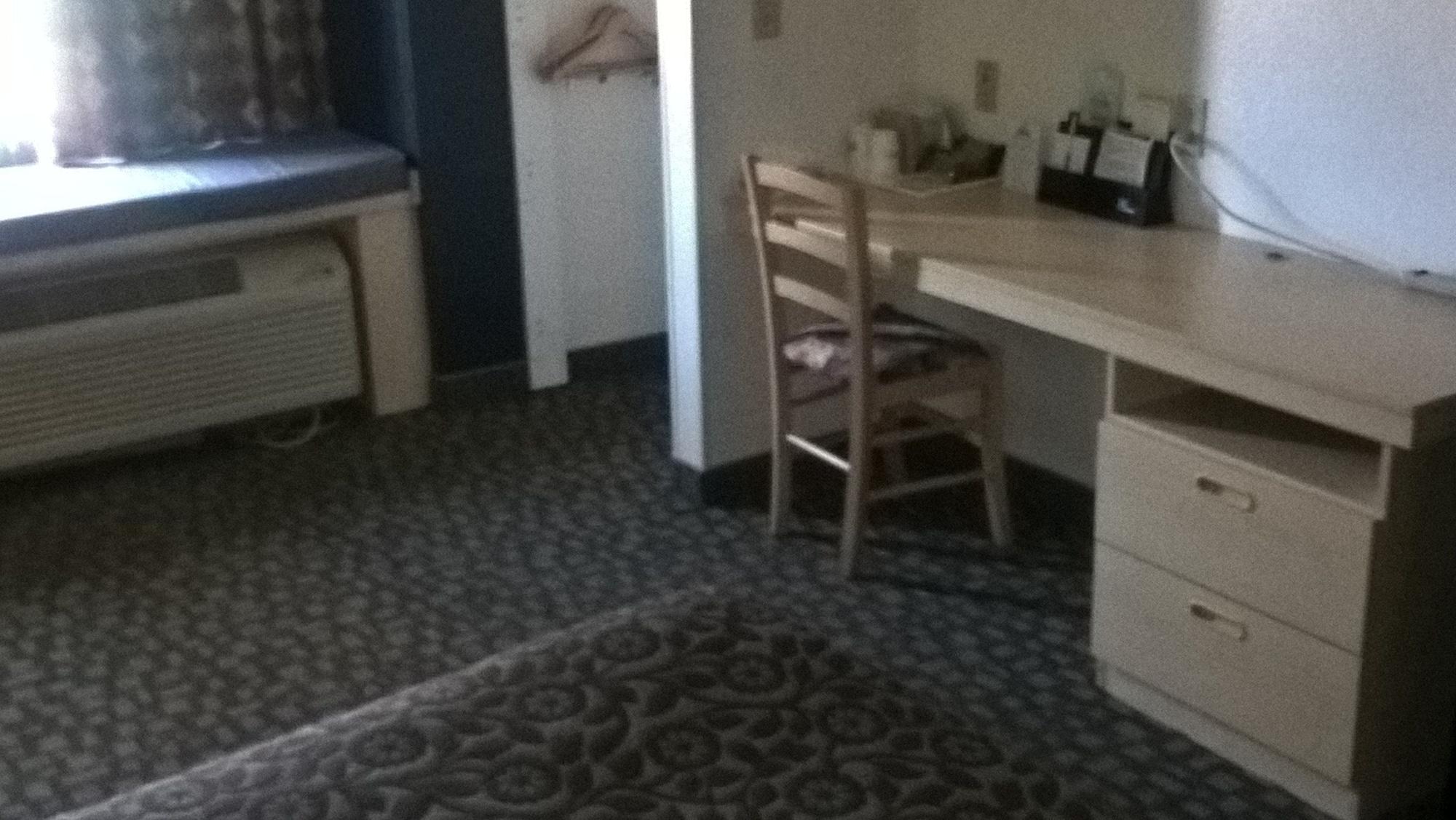 Days Inn & Suites By Wyndham Hutchinson Esterno foto