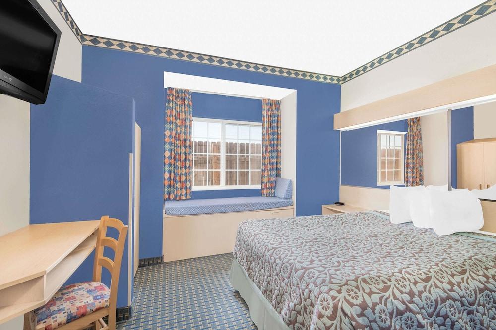 Days Inn & Suites By Wyndham Hutchinson Esterno foto