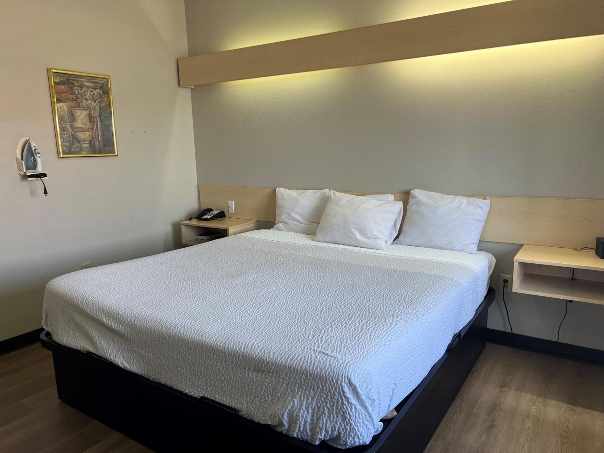 Days Inn & Suites By Wyndham Hutchinson Esterno foto