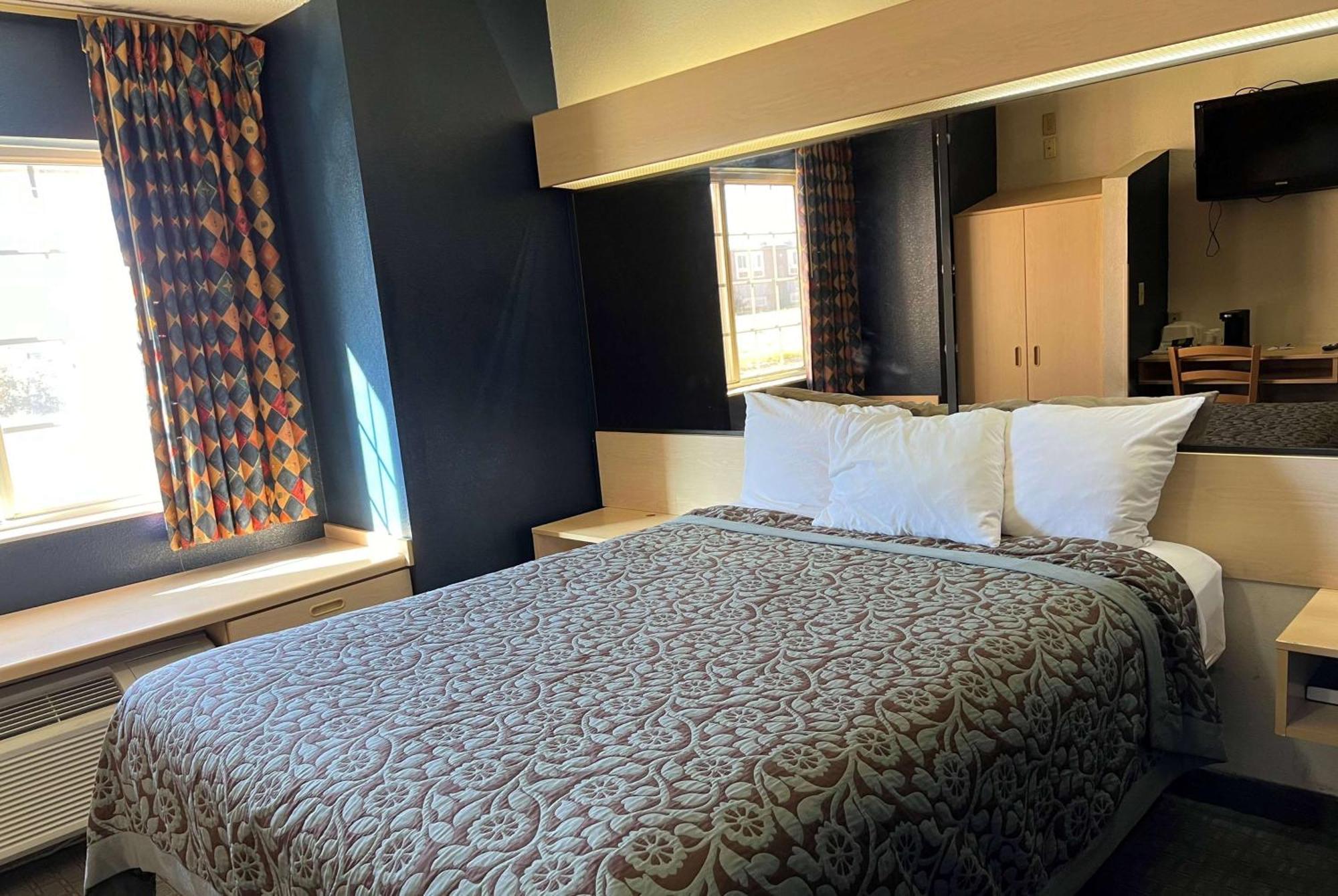 Days Inn & Suites By Wyndham Hutchinson Esterno foto